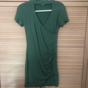 ❤️ SOLD ❤️Heart and hips green dress